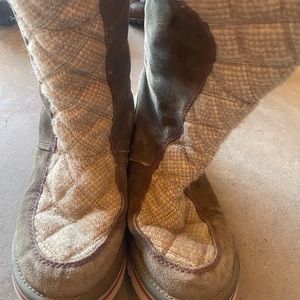 Women’s Sorel quilted boots